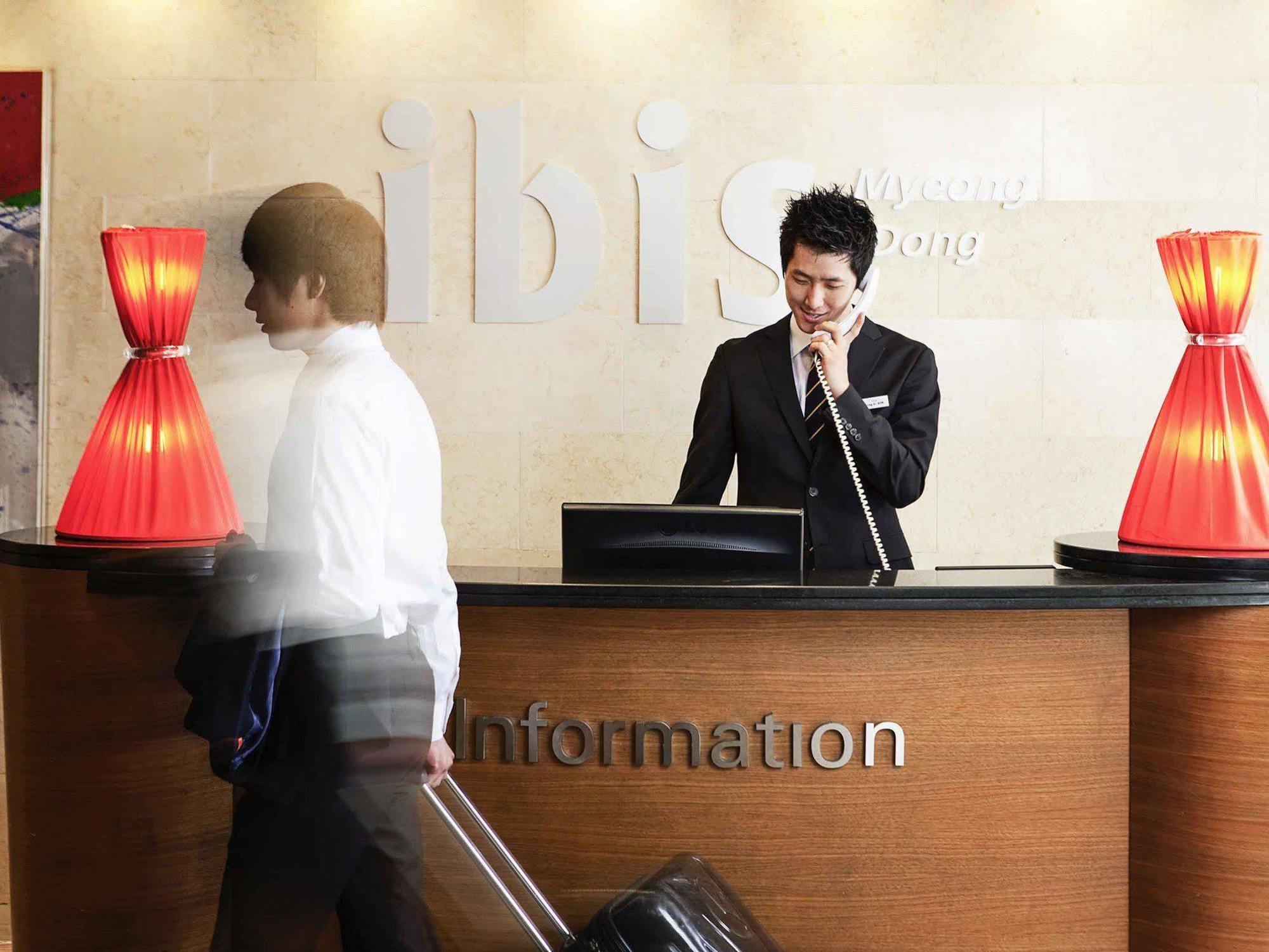 Отель Ibis Styles Ambassador Seoul Myeong-Dong Экстерьер фото